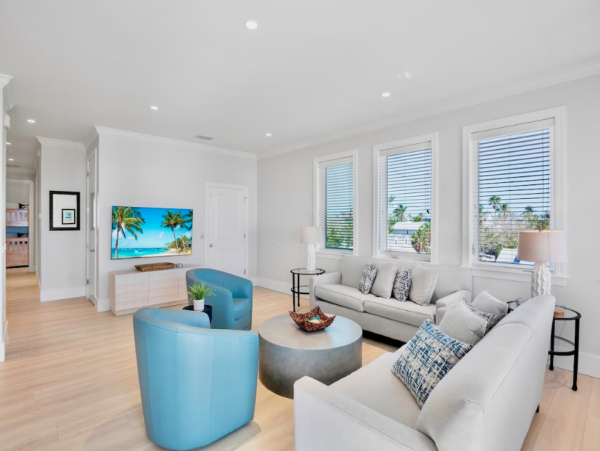 Waterfront Anna Maria Rental Home 3 Minute Walk to Beaches